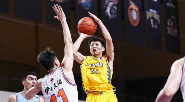 尼克斯夺冠湖人最尴尬：詹姆斯留队与否不重要，东契奇难超哈登
