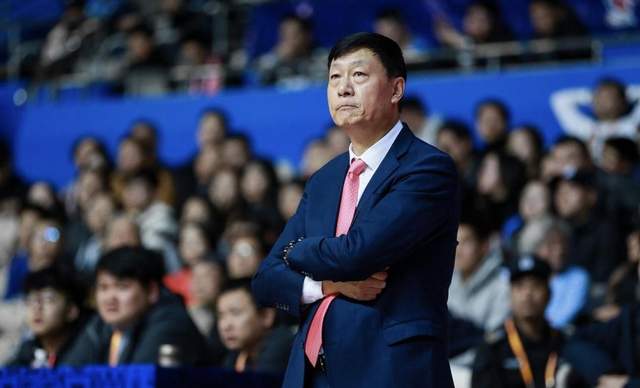 绝妙，湖人队新阵容被NBA评论员比尔·西蒙斯起绰号“Snowtime”