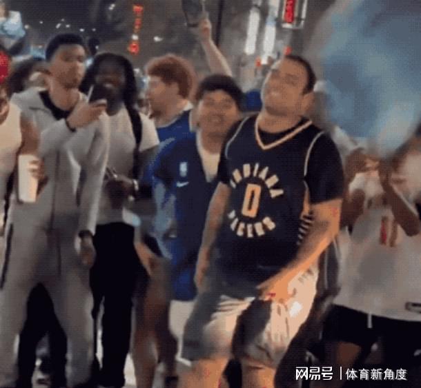 Shams：勒布朗·詹姆斯目前并不急于做出决定，也没有设定时间表