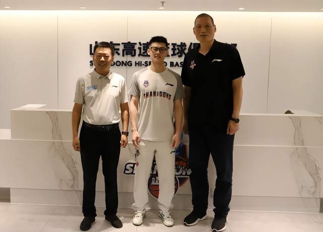 猛龙总经理：引进小卡算是一次大胆出击 但我们肯定还留有后手